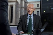 易经占卜宏观经济学教授兼实践者Stanley Fisher逝世 曾培养全球多位经济决策者
